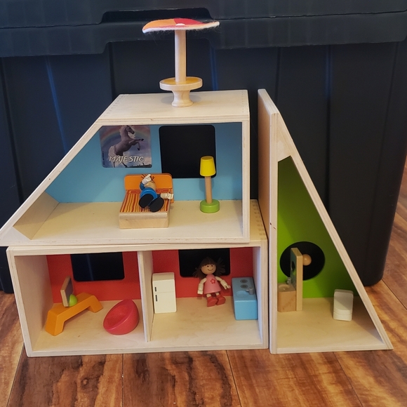 Hape Dollhouse w/ accessories - Picture 3 of 9